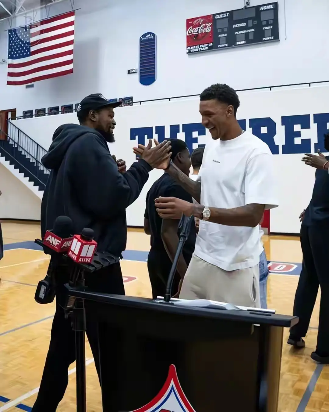 他全场贡献, 而杜兰特的, 小贾巴里用